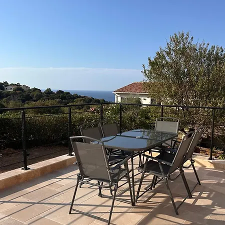 Holiday home T3 Neuf Avec Piscine Privee Place De Parking Grande Terrasse *
